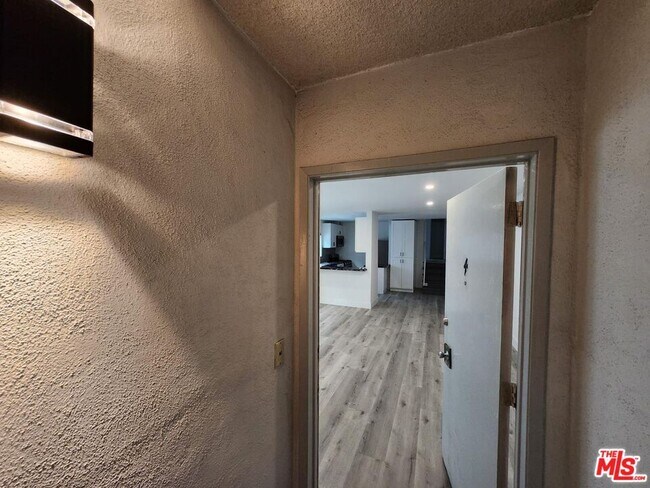 Building Photo - 1951 Selby Ave