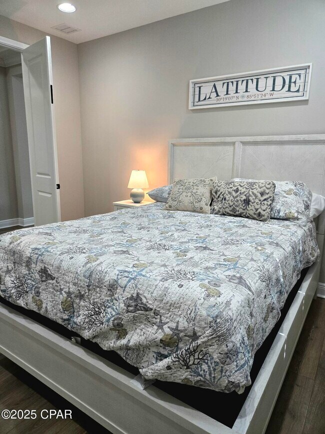 Building Photo - 8645 Weekend Dr