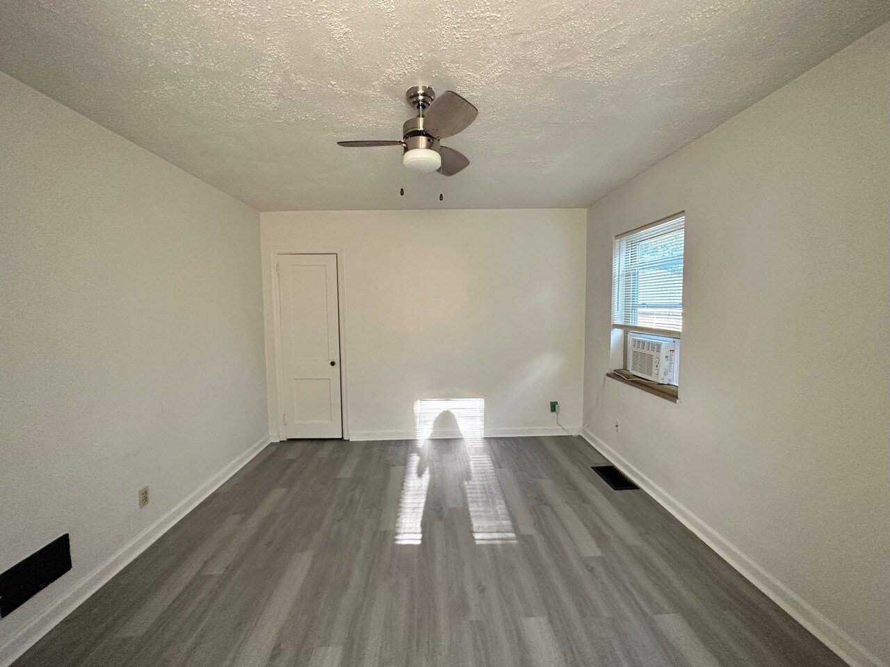 Building Photo - 2631 Bremont Ave