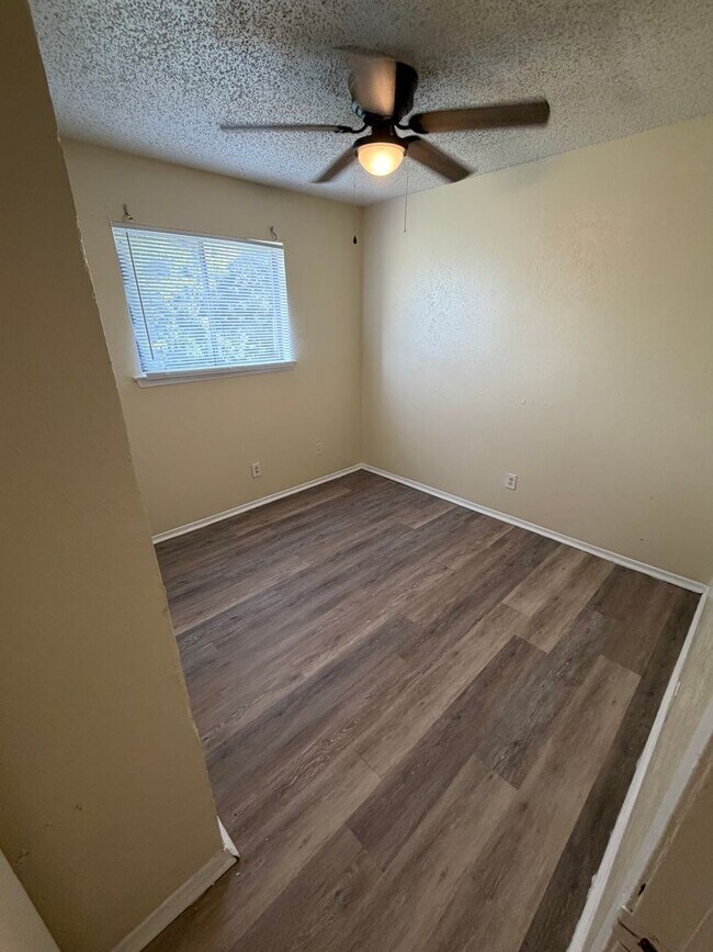 Building Photo - 1601 E Central Texas Expy