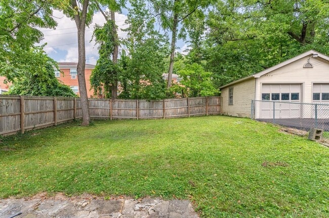 Building Photo - Grand Vista 6166-6170