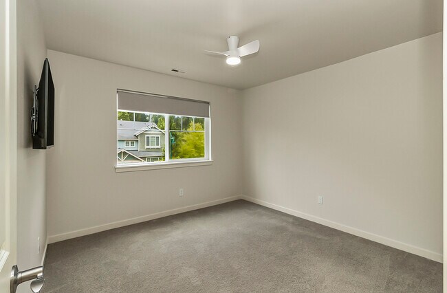 Building Photo - 14810 9th Dr SE