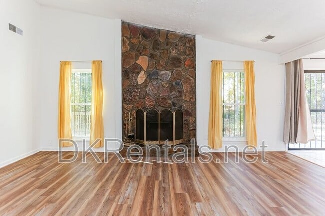 Building Photo - 135 Beethoven Ct