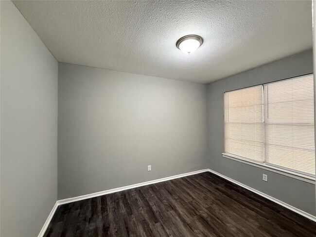 Building Photo - 3643 N MacGregor Way