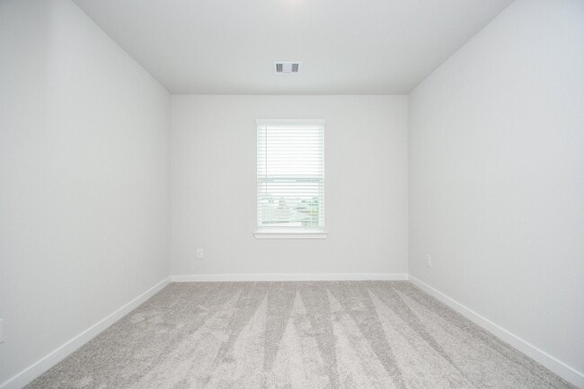 Building Photo - 4007 Crowning Ct