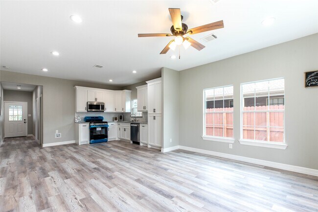 Building Photo - 6914 Avenue O