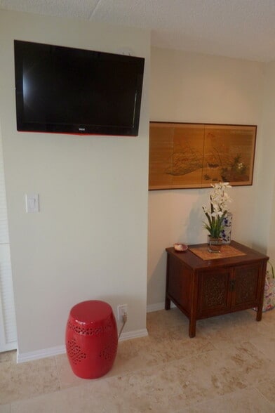 Building Photo - 201 Ohua Ave