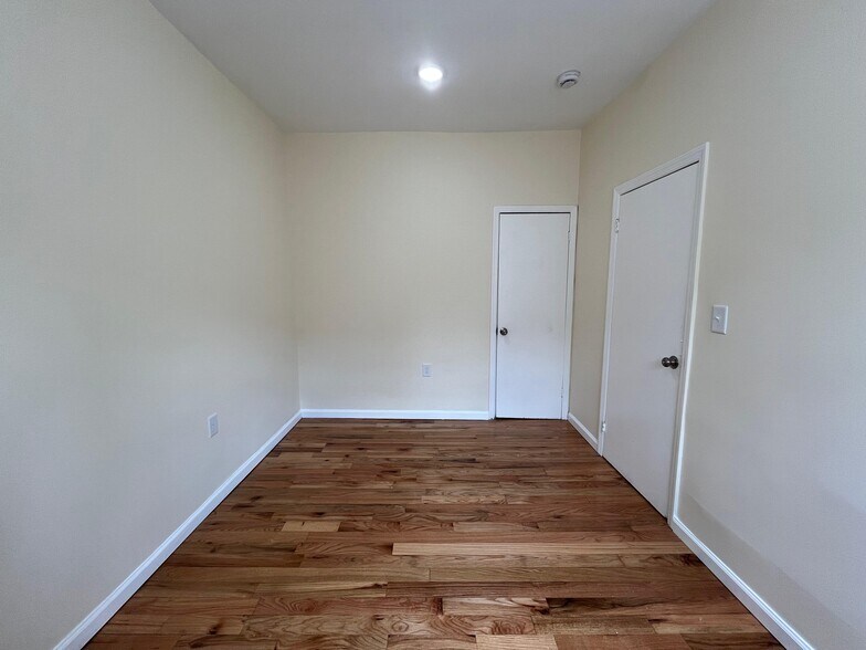 Building Photo - 151 Myrtle Ave