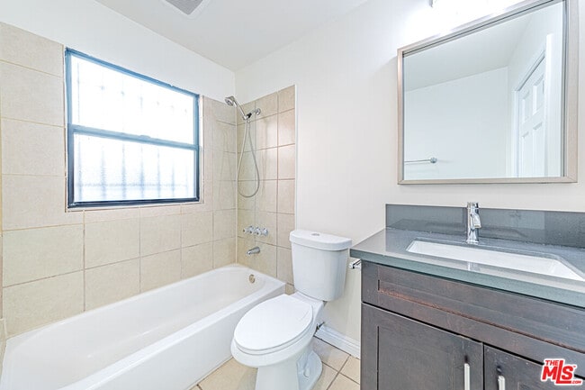 Building Photo - 1152 S Bronson Ave