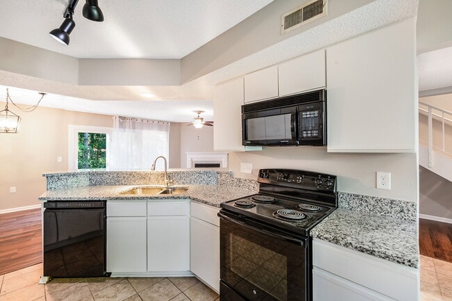 Building Photo - 7811 Falcon Rest Cir