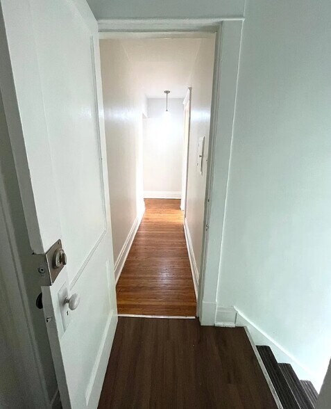 Building Photo - 1899 Hertel Ave