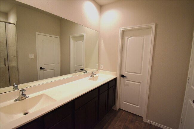 Building Photo - 5930 Dovershire Blf Wy