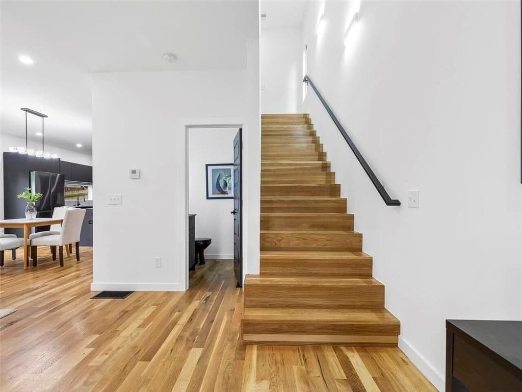 Building Photo - 1065 Hubbard St SW