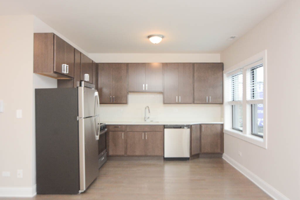 Building Photo - 3409 W Fullerton Ave