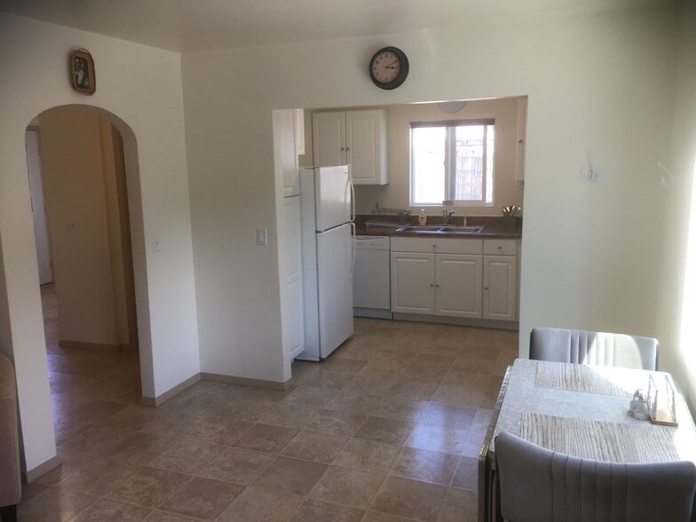 Building Photo - 1229 Parkhill Dr