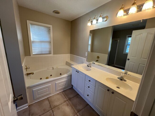 Building Photo - 7706 Astoria Pl