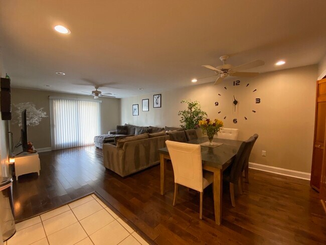 Building Photo - 4 Shadowbrook Ln