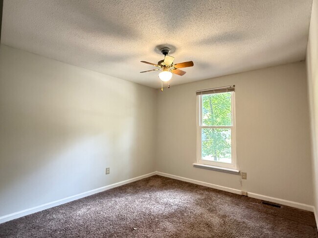 Building Photo - 4 Bedroom Single Family Home in Cary - No HOA
