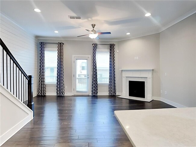 Building Photo - 2038 Rockledge Rd NE