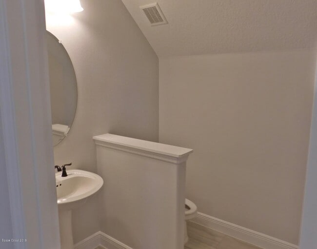 Building Photo - 7123 Vista Hermosa Dr