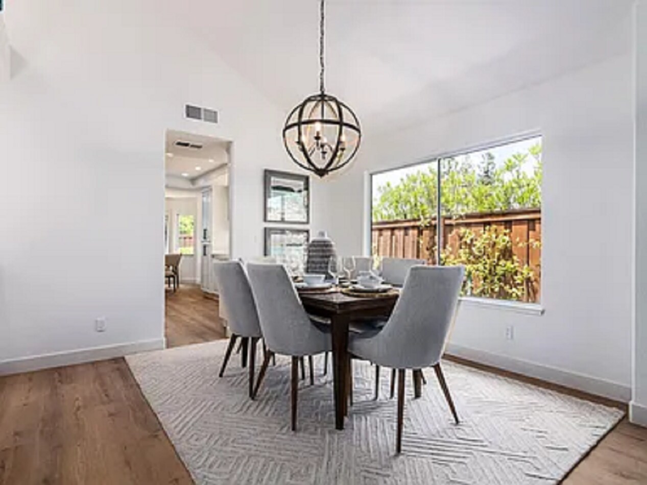 Formal dining - 15 Hillview Ct