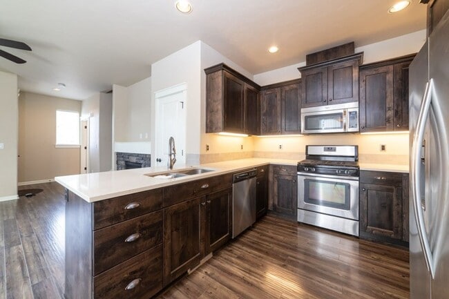 Building Photo - Beautiful unit in NE Bend!  Great location!