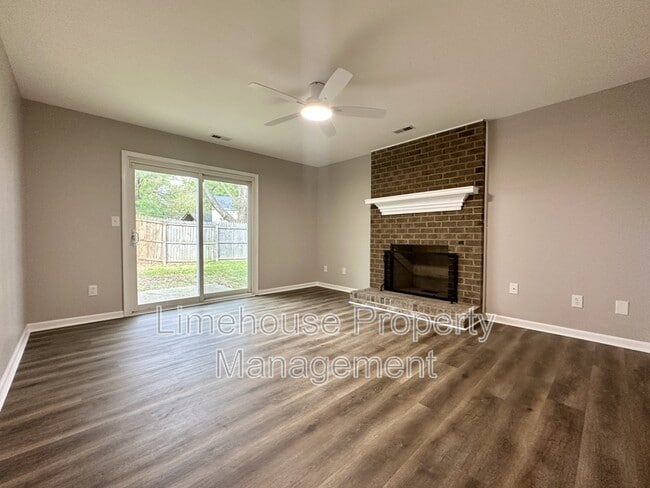 Building Photo - 5652 Glen View Dr