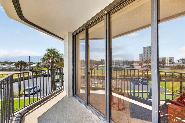 Building Photo - 9650 S Ocean Dr