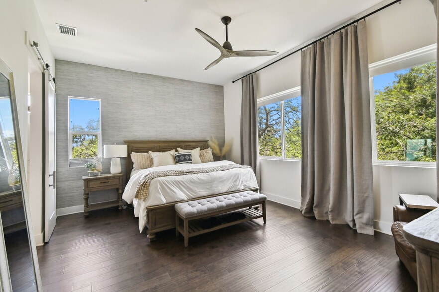 Building Photo - 3100 W Paul Ave