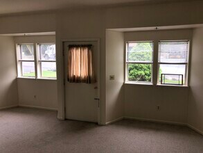 Building Photo - 471 New Paltz Rd