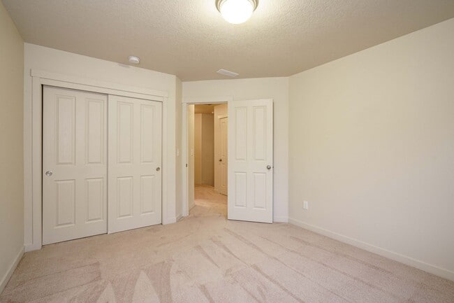 Building Photo - 3 Bedroom 2.5 Bath with Rasied Garden Beds - Felida Park Neighborhood