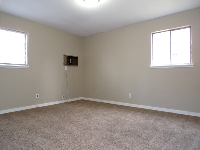 Building Photo - 3145 34th Ct N