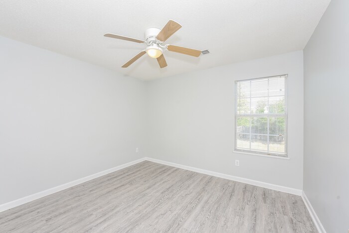 Building Photo - 312 Fox Trot Dr