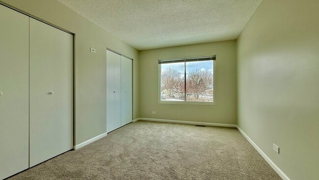 Building Photo - 10 Rugby Ct