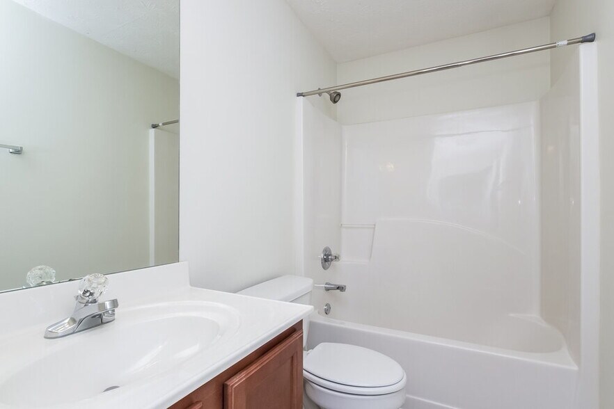 Building Photo - 815 Forsythia Way