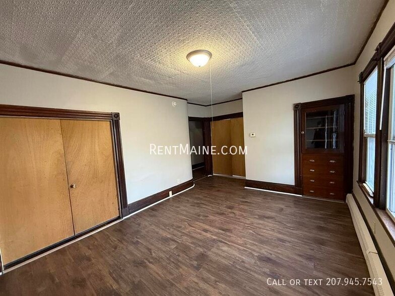 Building Photo - 600 S Main St