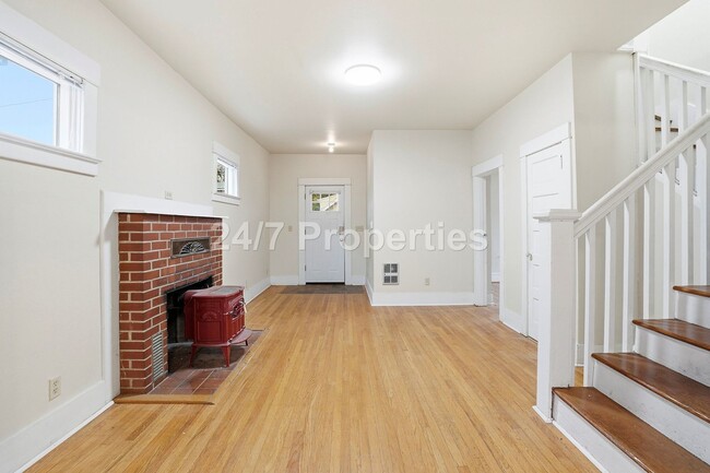 Building Photo - Amazing 4 bedroom home in SE Portland!