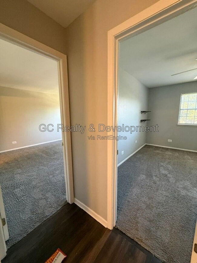 Building Photo - 320 Deer Glen Way