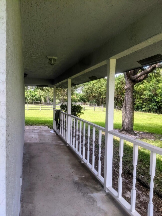 Building Photo - 819 Cindy Cir Ln