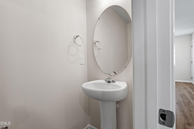 Building Photo - 1025 Peony Ln