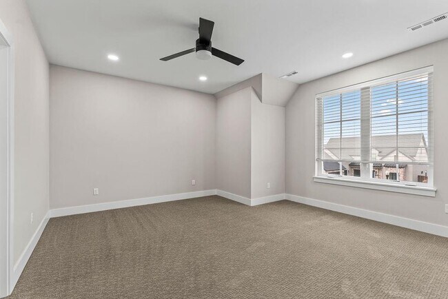 Building Photo - 3505 SW Radiance Ave