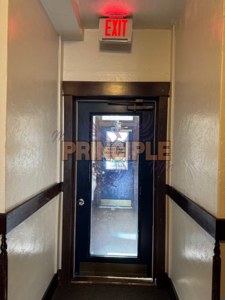 Building Photo - 214 E 3rd St