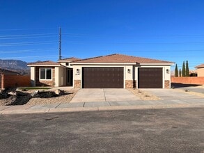 Building Photo - Newer home in Sky Ridge