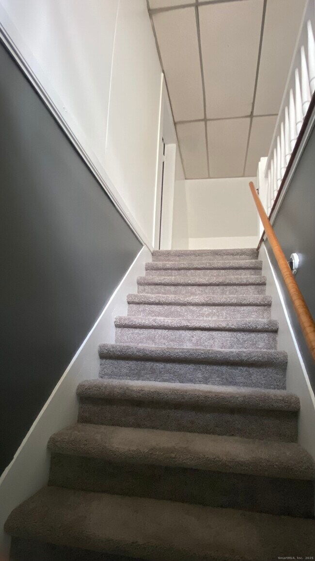 Building Photo - 26 Pine St