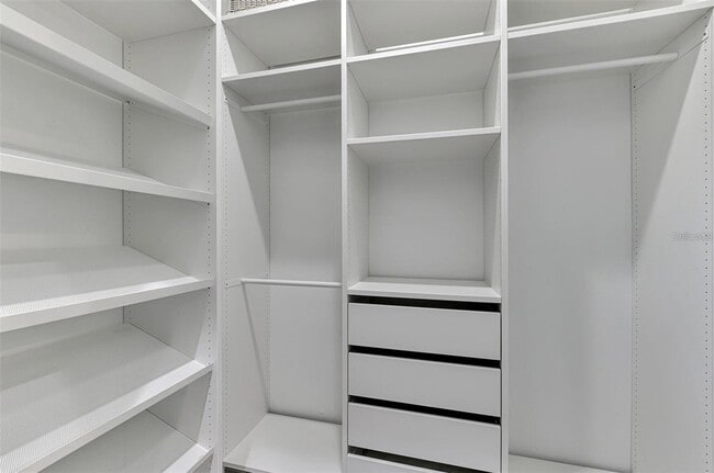 Building Photo - 2129 Lorraine Dr