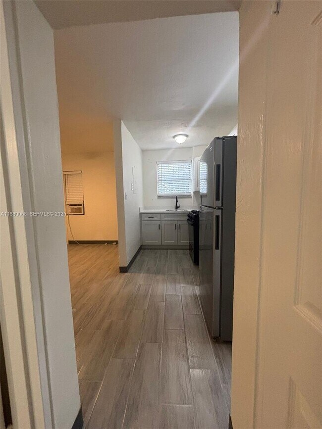 Building Photo - 708 NW 4th Ave