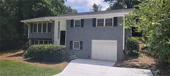 Building Photo - 2497 Wentworth Dr NE