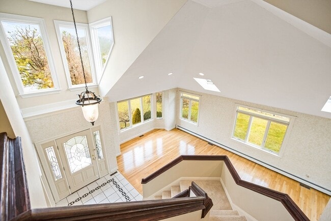 Building Photo - 42 Oak Bluff Cir