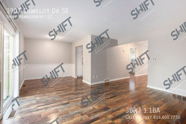 Building Photo - 3907 Camelot Dr SE