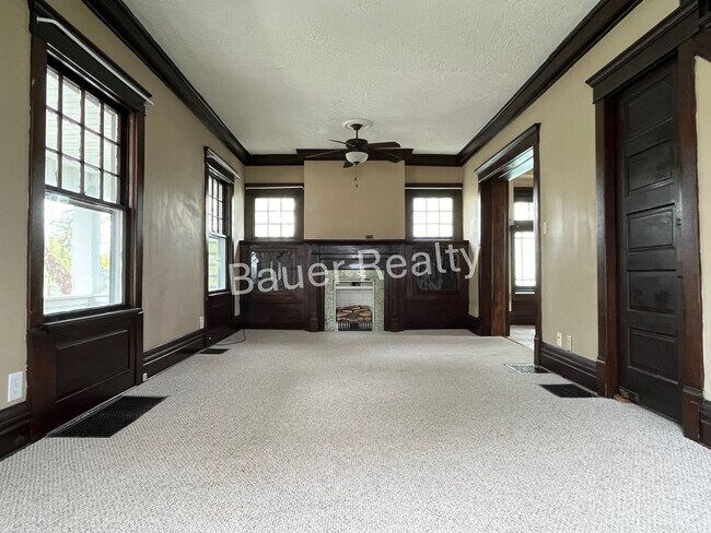 Building Photo - Three bedrooms, one and a half baths
